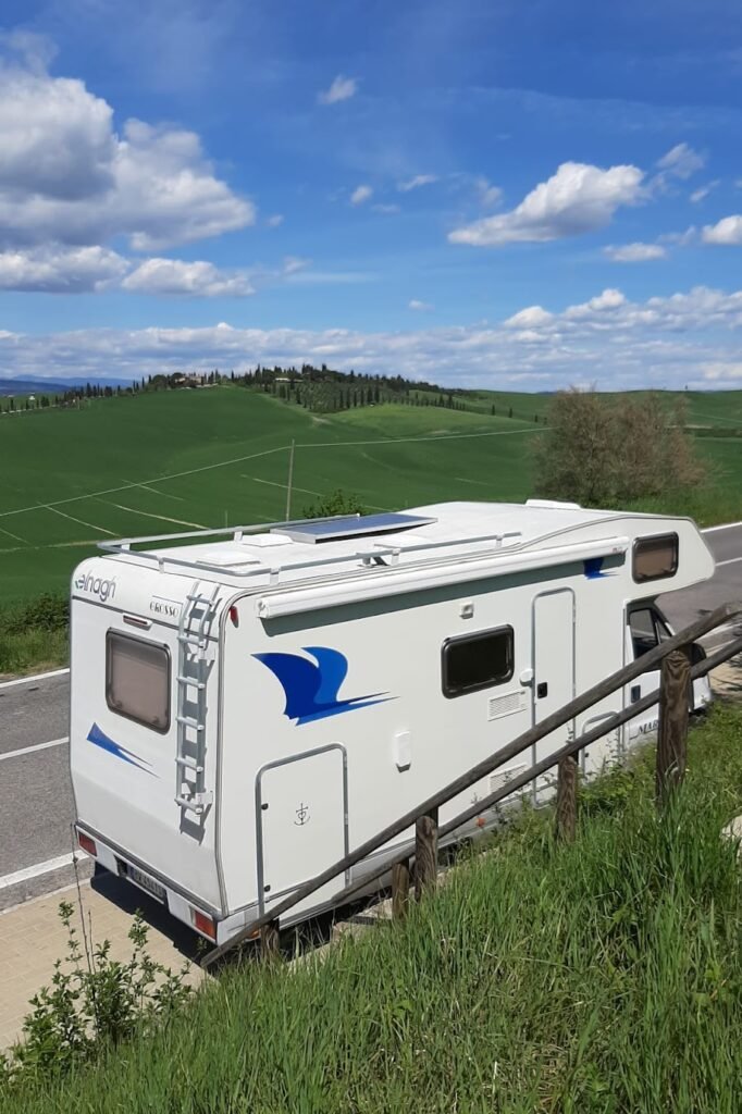 Camper di Turisti a Zonzo in Toscana