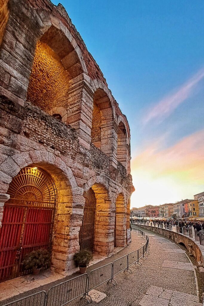 Arena_Verona_tramonto Monumenti da vedere a Verona