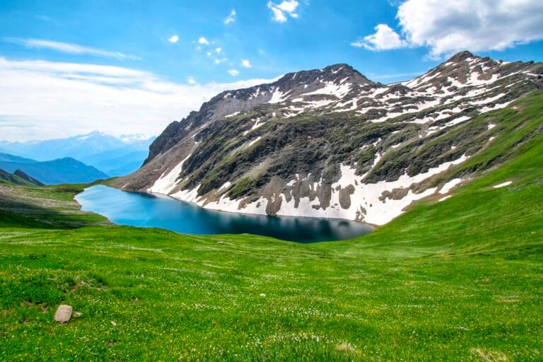 Escursione al Colle Liconi panorama sul Monte Bianco