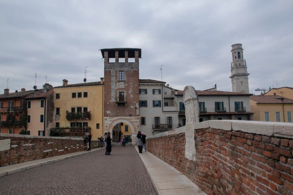 Ponte_Pietra_Verona Ponti e panorami Verona tour gratuito