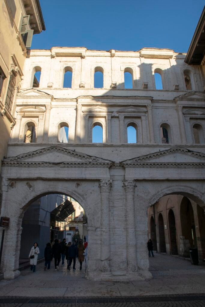 Verona_ Porta_Borsari Porta Borsari tra le attrazioni gratuite di Verona