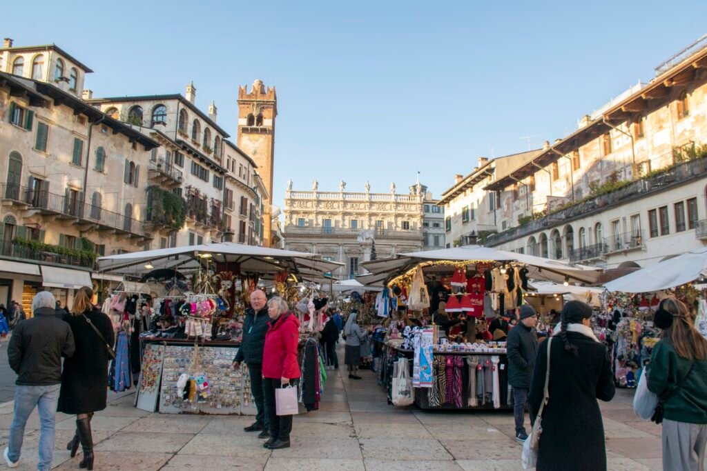 Verona_Piazza_Erbe Piazze Verona attrazioni gratuite