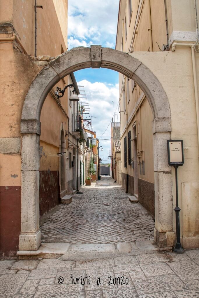 Casa-Orazio-Venosa Cosa vedere a Venosa in camper Vulture Basilicata: Casa di Orazio