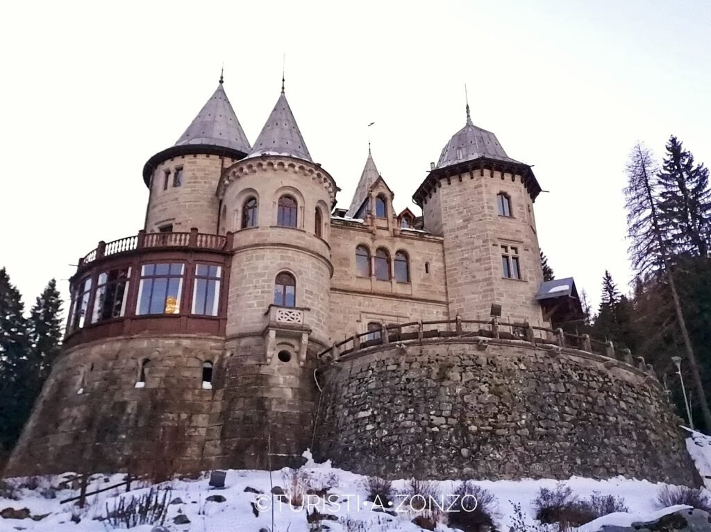 Castel-Savoia-inverno Castel Savoia di Gressoney