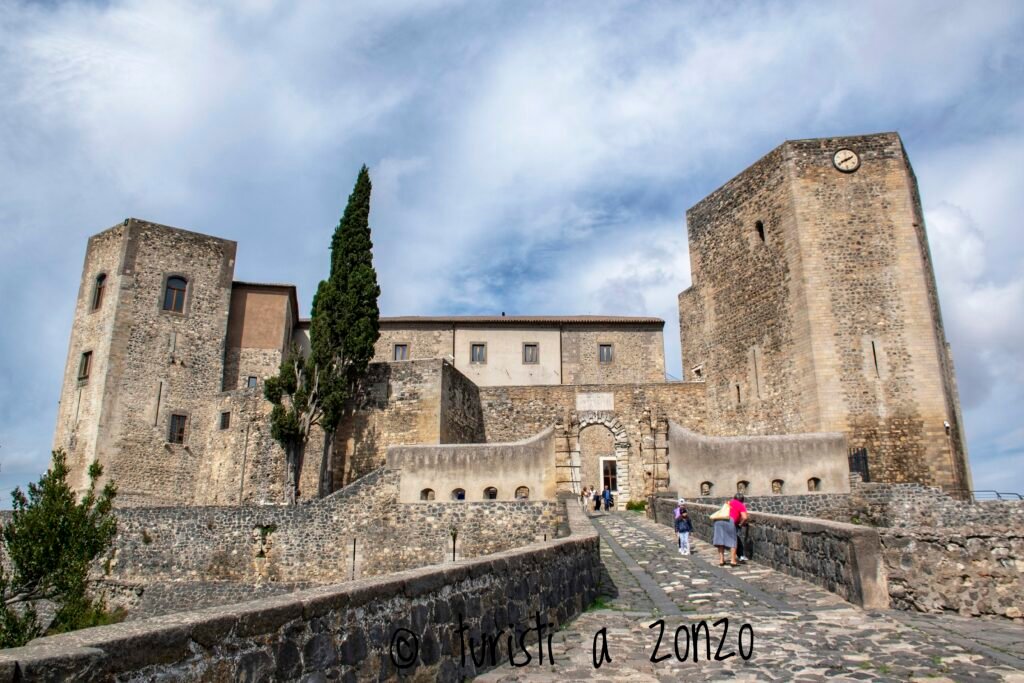 Castello-Normanno-Melfi Cosa vedere a Melfi in camper Vulture Basilicata: castello Normanno