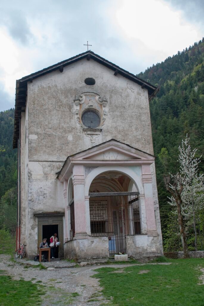Notre-Dame-Fontaines Esterno della Chiesa Notre-Dame des Fontaines, la Cappella Sistina delle Alpi