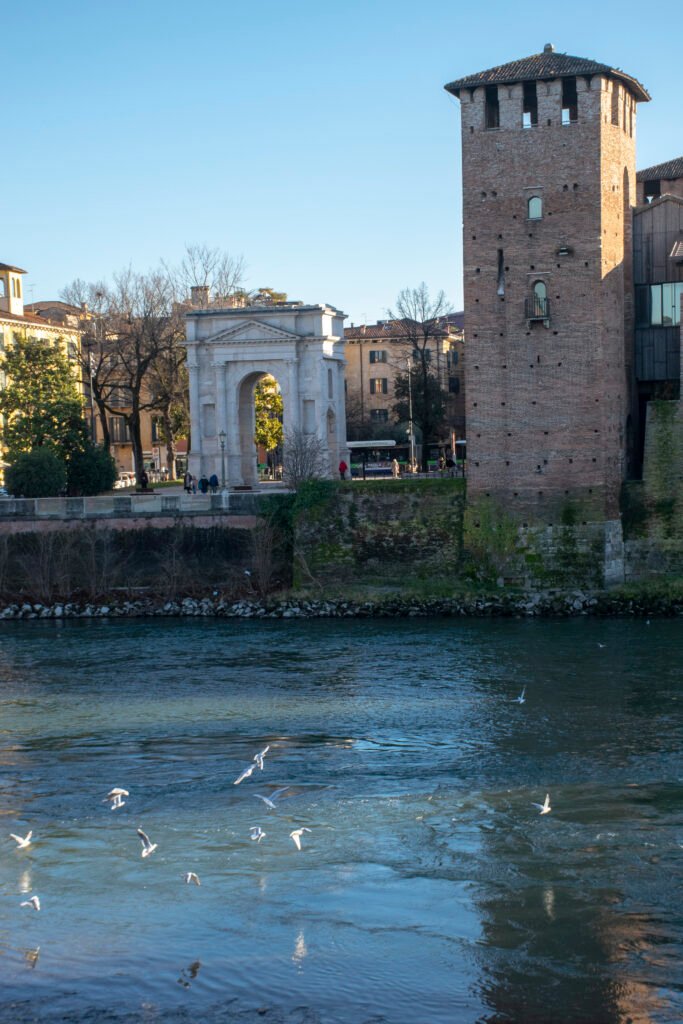 Arco-Castello-Verona Vista su Castello e Arco a Verona