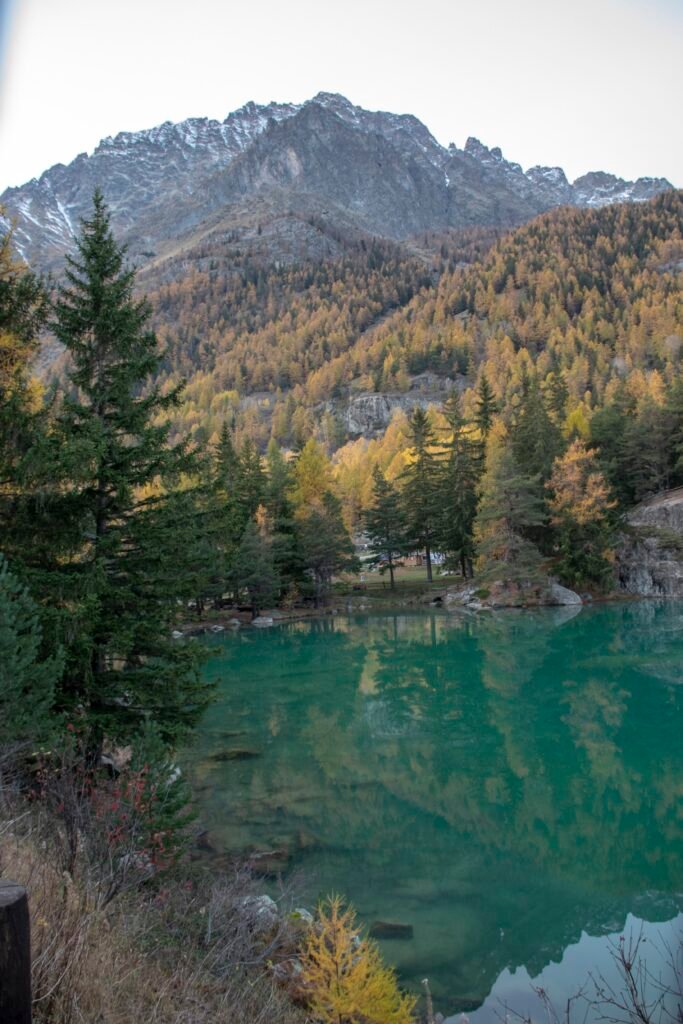 Foliage in valle d'Aosta al Lago Lexert