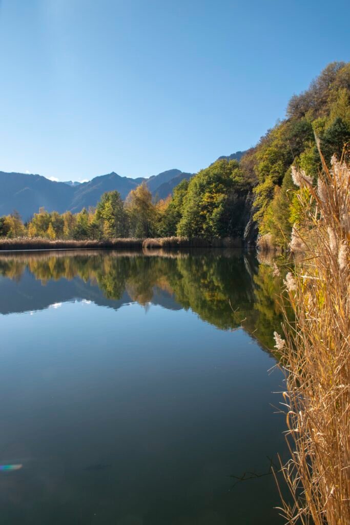 Colori del Foliage in Valle d'Aosta al Lago di Villa
