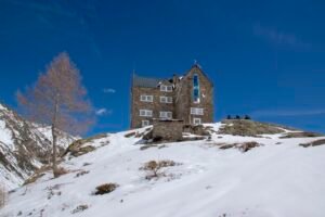 Rifugio Migliorereo escursione con la neve nelle Alpi Cuneesi