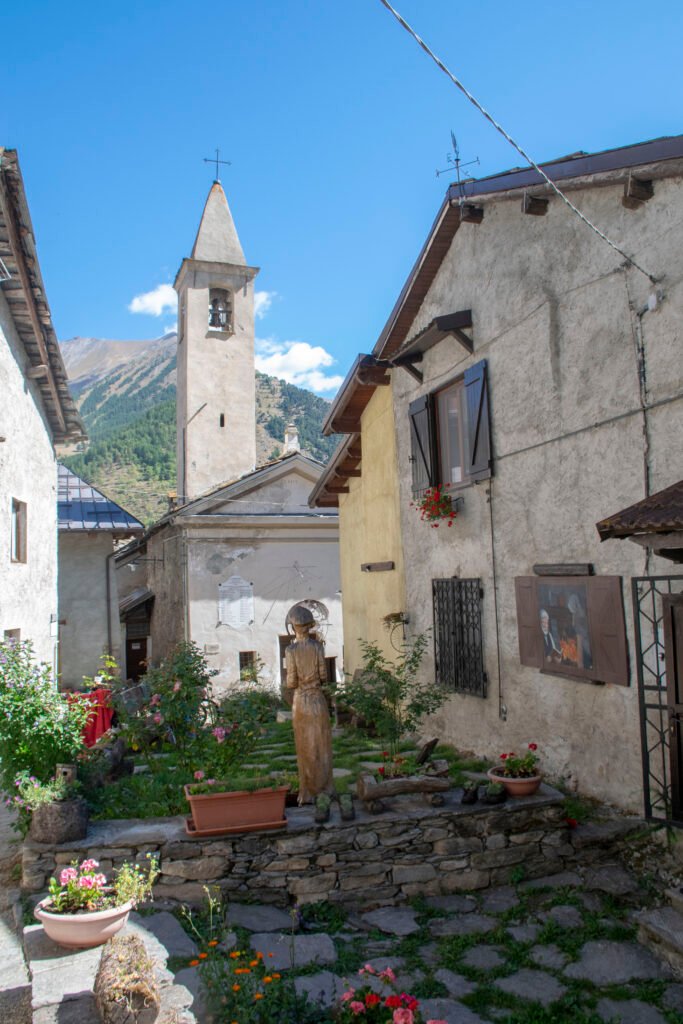Borgo-Laux Borghi da vedere in estate in Piemonte