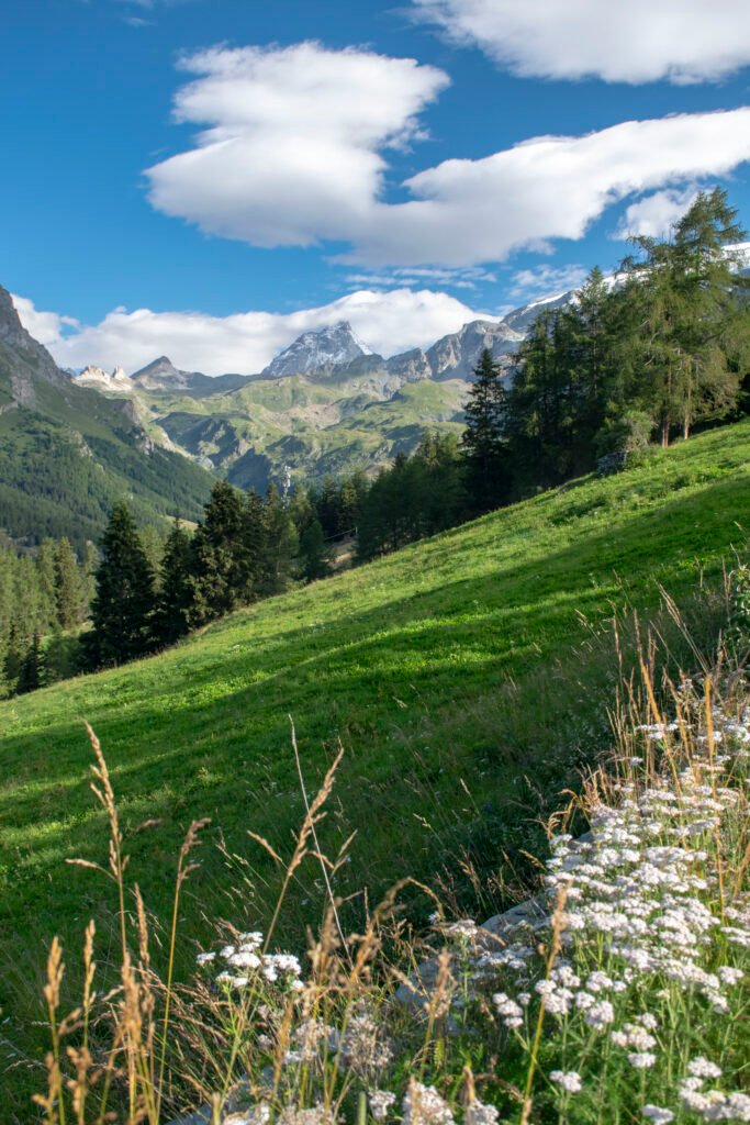 Paesaggi e cime del Grande Anello dei Laghi di Crest