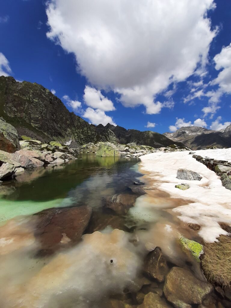 Escursioni in primavera nelle Alpi Cuneesi: giro dei Laghi di Valscura