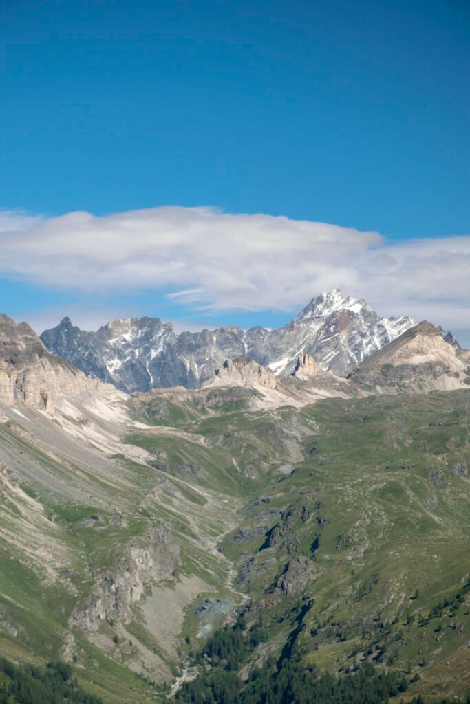Grande anello dei Laghi di Crest: panorama sul Cervino